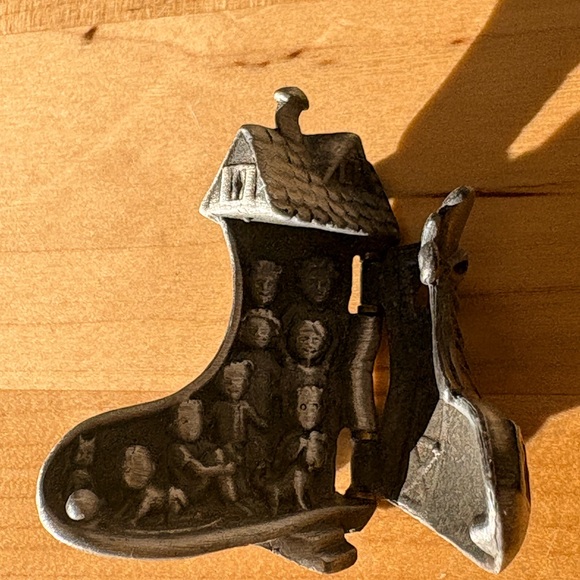 Vintage Silver Kids Shoe Figurine, Old Woman Who Lived in a Shoe brooch, AJC - Picture 8 of 8